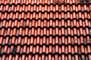 Read more about the article Roofing Materials: A Comprehensive Comparison Guide
