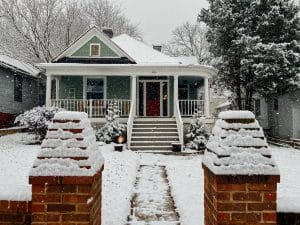 Read more about the article 4 Winter Roof Maintenance Tips and Tricks