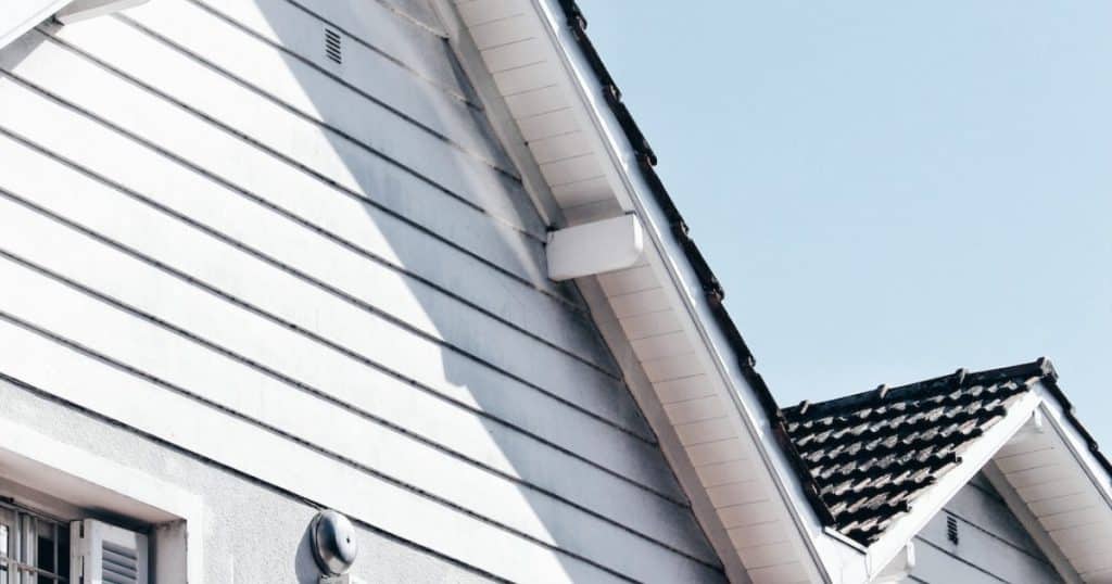 Read more about the article 5 Types of Roofs That Are Guaranteed to Keep You Dry All Year Round